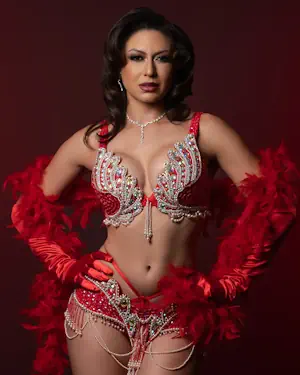 Got Mylf - After the Burlesque Show: Cassie Del Isla’s Private Performance